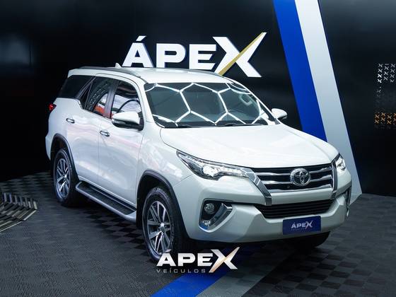 TOYOTA HILUX 2.8 SRX 4X4 CD 16V DIESEL 4P AUTOMÁTICO
